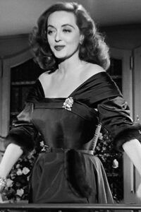 11 najpiękniejszych sukien z filmów - Bette Davis